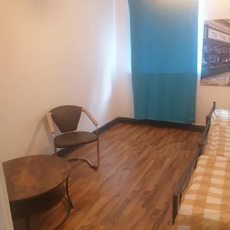 Fly Away Apartment *